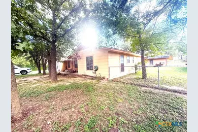 910 E Avenue I, Lampasas, TX 76550 - Photo 26
