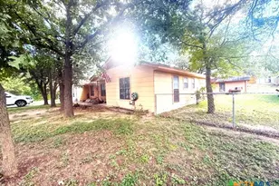910 E Ave I, Lampasas, TX 76550 - Photo 26
