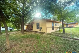 910 E Ave I, Lampasas, TX 76550 - Photo 30