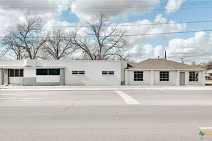 305 N Laurent St, Victoria, TX 77901 - Photo 1