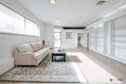 305 N Laurent Street, Victoria, TX 77901 - Photo 10