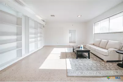 305 N Laurent Street, Victoria, TX 77901 - Photo 6