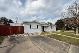 2221 McPherson Dr, Port Lavaca, TX 77979 - Photo 2