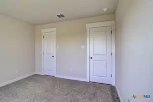 2418 White Daisy Hl, Converse, TX 78109 - Photo 4