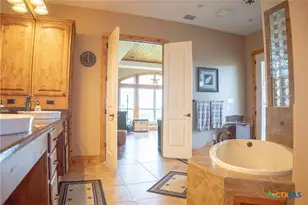 2810 Bridlewood Ranches Dr, San Marcos, TX 78666 - Photo 18