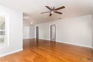 812 N Penelope St, Belton, TX 76513 - Photo 8