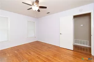 812 N Penelope St, Belton, TX 76513 - Photo 22