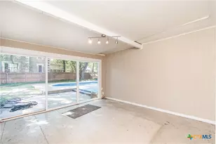 812 N Penelope St, Belton, TX 76513 - Photo 28