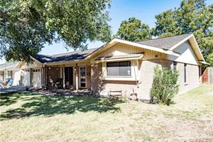 716 Westwood Dr, Port Lavaca, TX 77979 - Photo 1