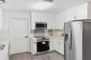 581 Kellys Way, New Braunfels, TX 78130 - Photo 4