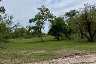 573 Robinhood Rd, Victoria, TX 77905 - Photo 1