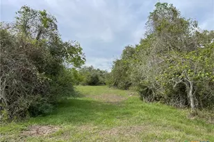 521 Robinhood Rd, Victoria, TX 77905 - Photo 1