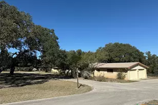 3290 River Oaks Dr, New Braunfels, TX 78132 - Photo 2