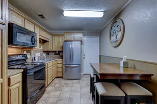 103 Lackey, Florence, TX 76527 - Photo 32