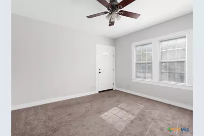 1013 Sacramento, San Antonio, TX 78201 - Photo 6
