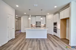 943 Creek Bed Dr, New Braunfels, TX 78130 - Photo 4