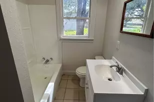 236 Hilltop Dr, Victoria, TX 77905 - Photo 14