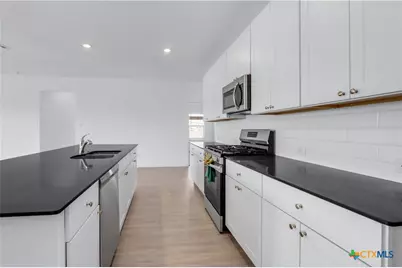 8904 James Bowie, Seguin, TX 78155 - Photo 12