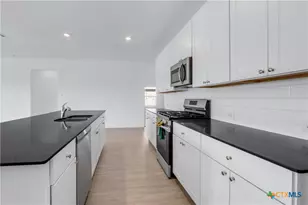 8904 James Bowie, Seguin, TX 78155 - Photo 12