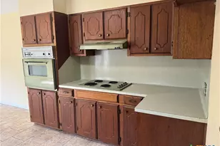 105 Pecan Dr, Victoria, TX 77905 - Photo 8