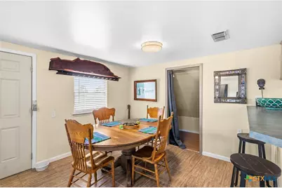 364 N Blackburn Avenue, Port Lavaca, TX 77979 - Photo 6