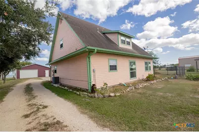 364 N Blackburn Avenue, Port Lavaca, TX 77979 - Photo 2