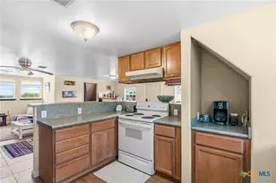 364 N Blackburn Ave, Port Lavaca, TX 77979 - Photo 8