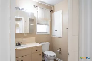 702 Brookhollow Dr, Port Lavaca, TX 77979 - Photo 12