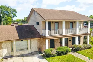 702 Brookhollow Dr, Port Lavaca, TX 77979 - Photo 1