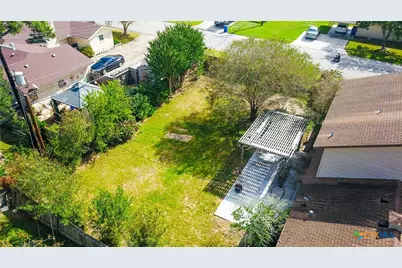 702 Brookhollow Drive, Port Lavaca, TX 77979 - Photo 22