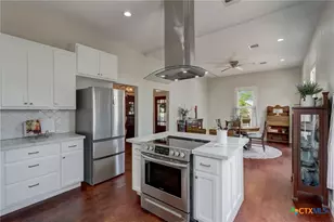 546 S Academy Ave, New Braunfels, TX 78130 - Photo 16