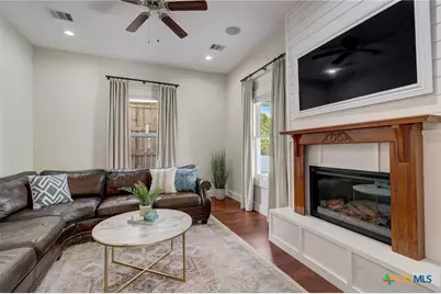 546 S Academy Avenue, New Braunfels, TX 78130 - Photo 6