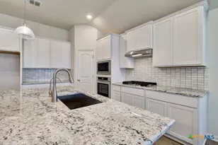 2027 Stephanie Ave, New Braunfels, TX 78132 - Photo 4