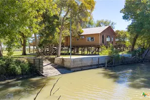 587 Guadalupe River Dr, Tivoli, TX 77990 - Photo 4