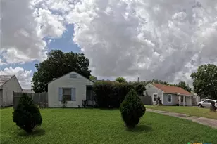 119 Runnels St, Port Lavaca, TX 77979 - Photo 2