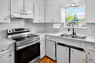 304 Sun Valley Dr, Victoria, TX 77904 - Photo 8