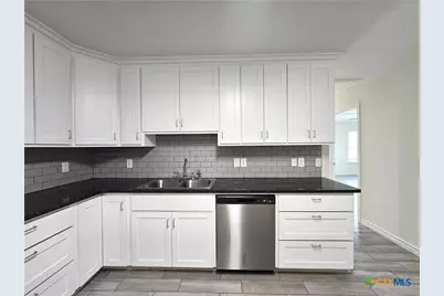 907 E 3rd Street #B, Lampasas, TX 76550 - Photo 12