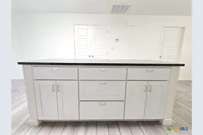 907 E 3rd Street #B, Lampasas, TX 76550 - Photo 14