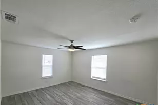 907 E 3rd St, Lampasas, TX 76550 - Photo 26