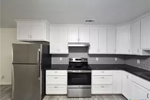 907 E 3rd St, Lampasas, TX 76550 - Photo 8