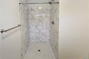 907 E 3rd St, Lampasas, TX 76550 - Photo 18