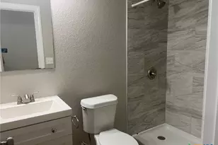 661 W Austin St, Luling, TX 78648 - Photo 6