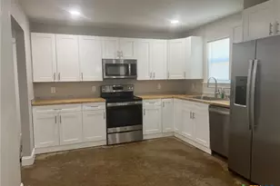 661 W Austin St, Luling, TX 78648 - Photo 2