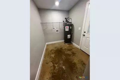 661 W Austin Street #P, Luling, TX 78648 - Photo 4