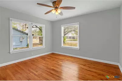 960 E Mountain Street, Seguin, TX 78155 - Photo 16