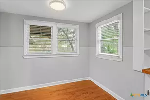 960 E Mountain St, Seguin, TX 78155 - Photo 10