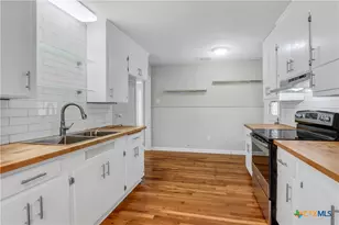 960 E Mountain St, Seguin, TX 78155 - Photo 8