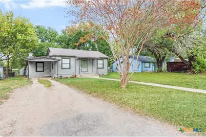 960 E Mountain Street, Seguin, TX 78155 - Photo 2