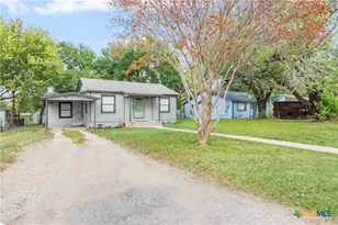 960 E Mountain St, Seguin, TX 78155 - Photo 2