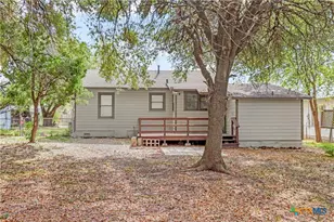 960 E Mountain St, Seguin, TX 78155 - Photo 28